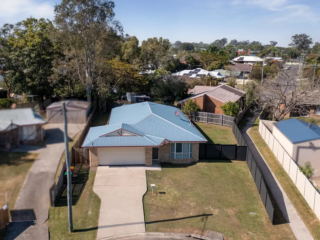 Caboolture 4房 宽敞四卧  主卧套卫  独立车库  电动卷帘  侧边通道  静谧死胡同  近市中心  低维护成本 No Waiting, No Tenants – Just Pure Opportunity!