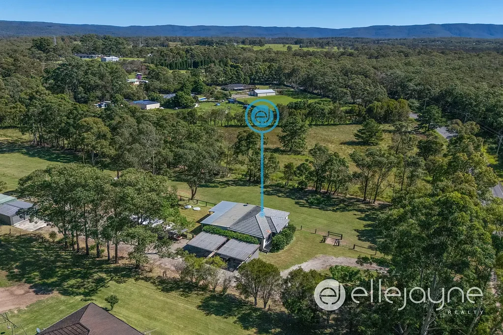 Morisset 4Kwarto FOUR BEDROOM HOME ON 2.7 ACRES WITH ROUNDYARD, PADDOCKS AND SHED WITH WORKSHOP - MORISSET
