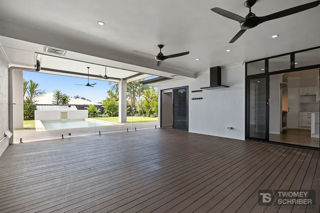 Palm Cove Paradise – Pool, Space & Beachside Living