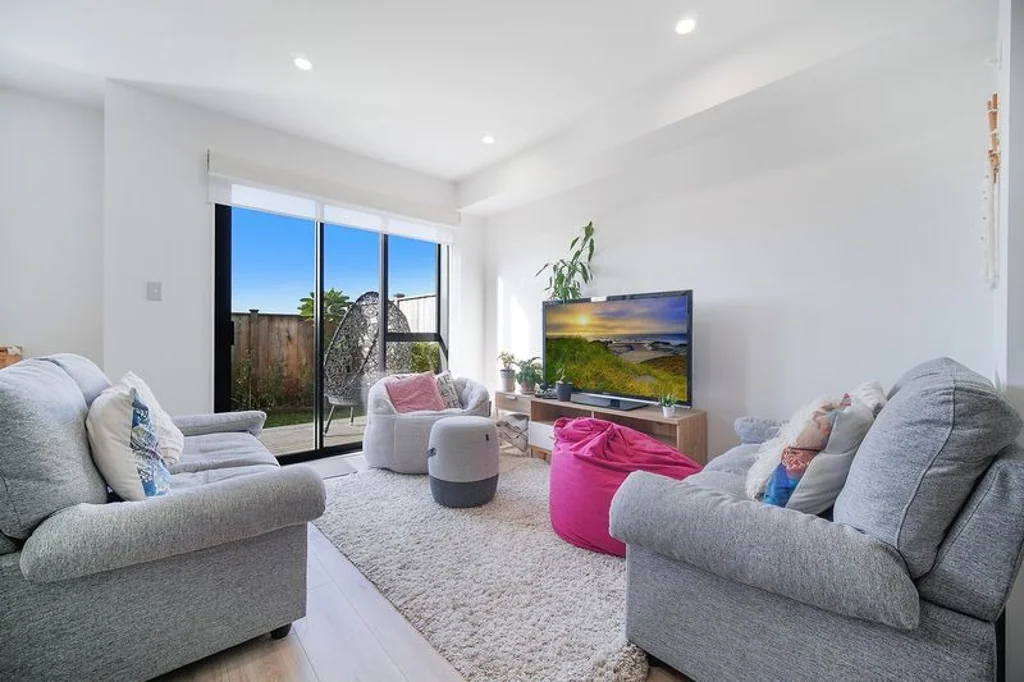 Spacious Brand-new Terrace House