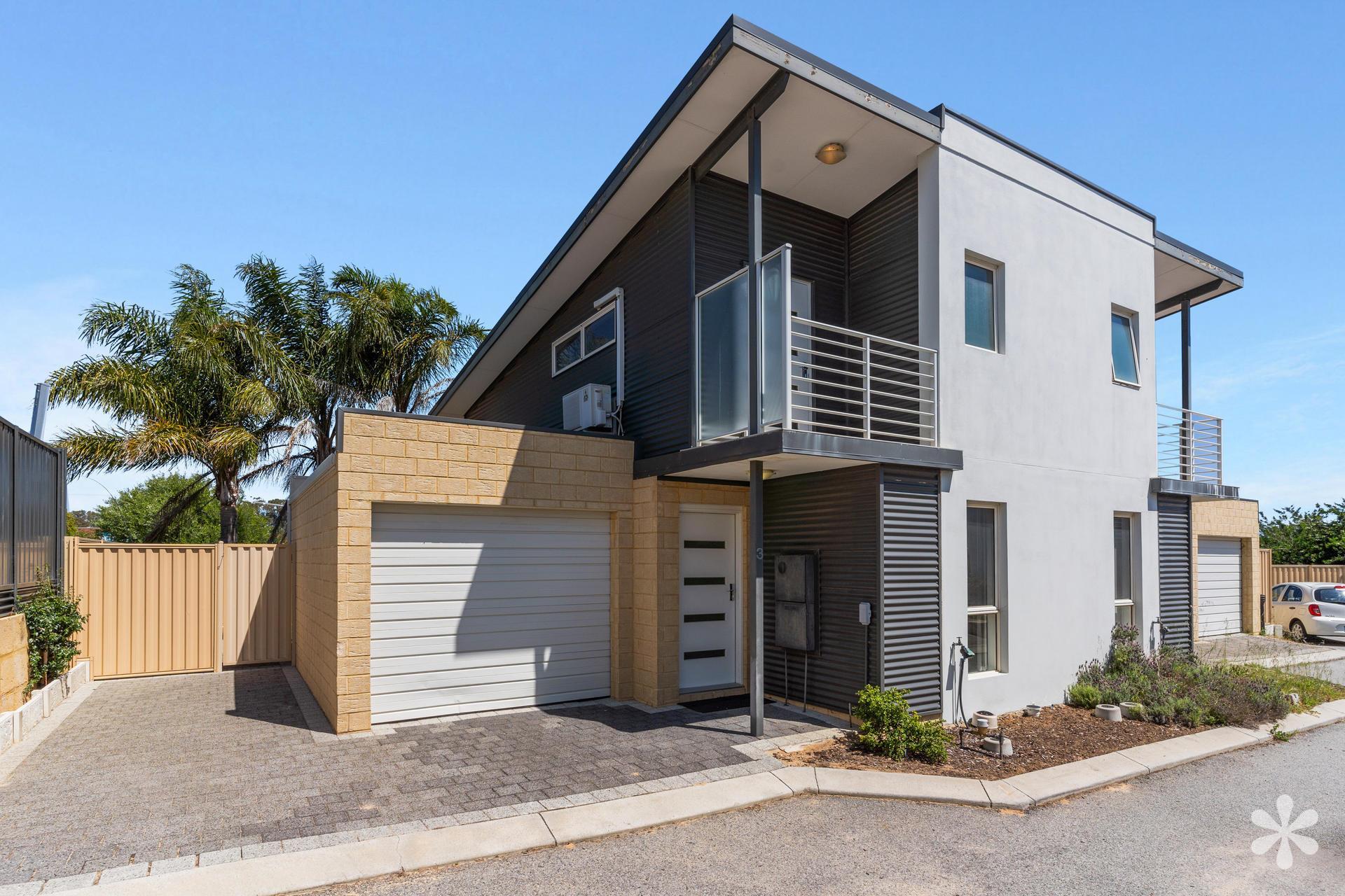 UNIT 3 25 SOUTHWELL CR, HAMILTON HILL WA 6163, 0 habitaciones, 0 baños, Townhouse