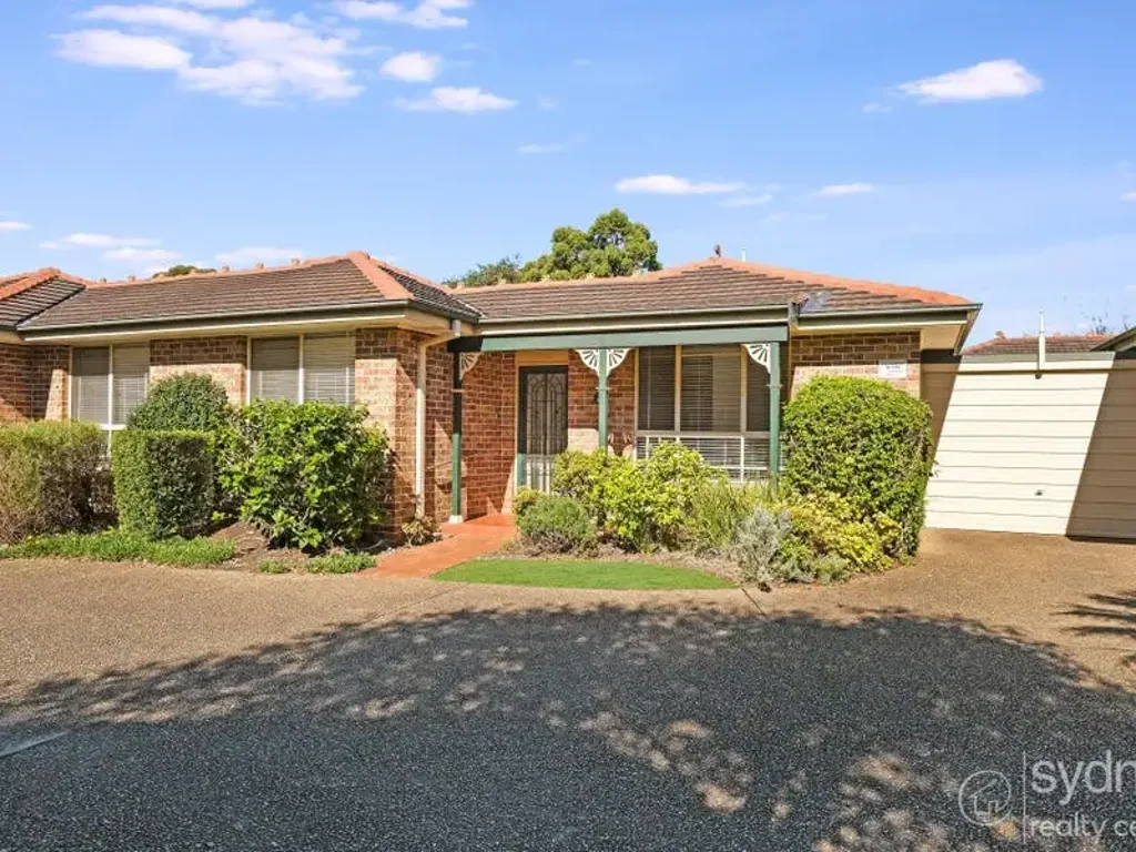 BEAUTIFULLY PRESENTED & FRESHLY DECORATED, NORTH FACING, IMMACUTLATE SPACIOUS VILLA HOME