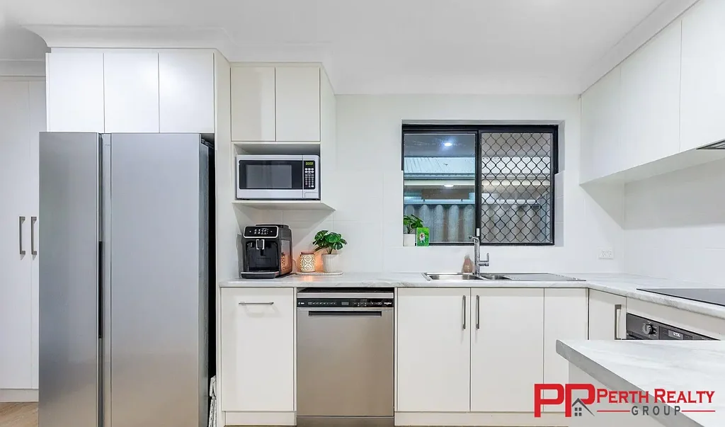 Spacious Family Home in Prime Thornlie Location!
