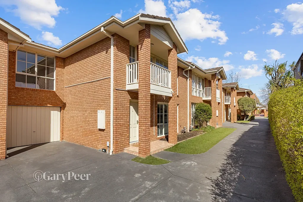 Caulfield North 3침실 Peaceful, private & full of potential
