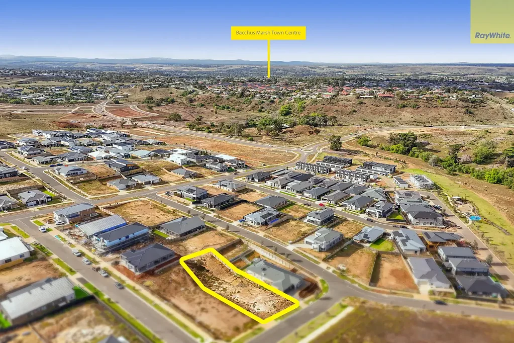 Bacchus Marsh 宽敞地块1000m² 20米临街面宽 发展区域潜力大 便利设施近在咫尺 繁荣社区新起点 Wide Frontage, 1000sqm Potential
