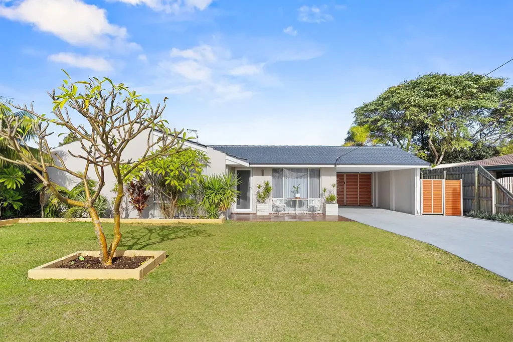 Safety Bay 4Zimmer ARE YOU LOOKING FOR A COASTAL LIFESTYLE? DON'T MISS OUT ON THIS ONE!