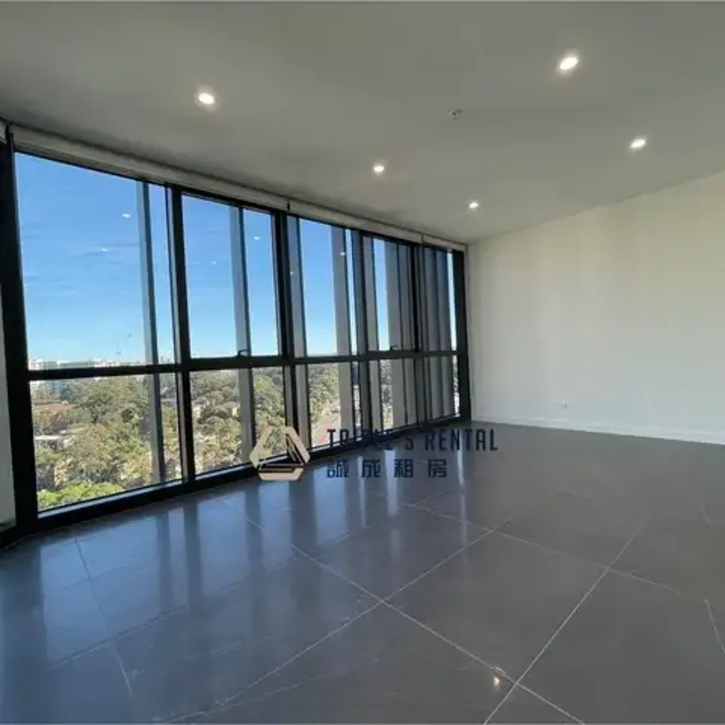 Huge courtyard brand new 2 bedroom apartment!!!