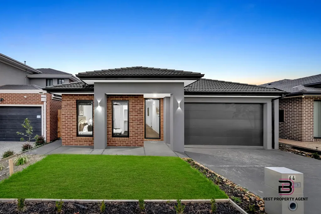 Stylish Family Home in Prime Clyde North Location