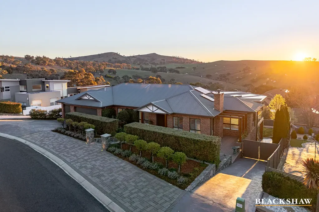 Jerrabomberra 5 Slaapkamer Architectural Grandeur Meets Breathtaking Sunsets