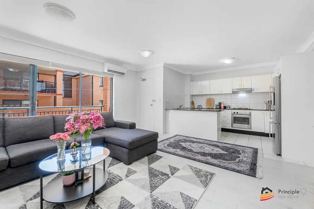 Merrylands 2બેડરૂમ Prime Investment Gem – Stylish Apartment Steps from Merrylands Mall with Excellent Rental Returns