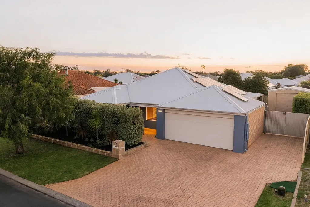 Broadwater 4Moenga Immaculate family living