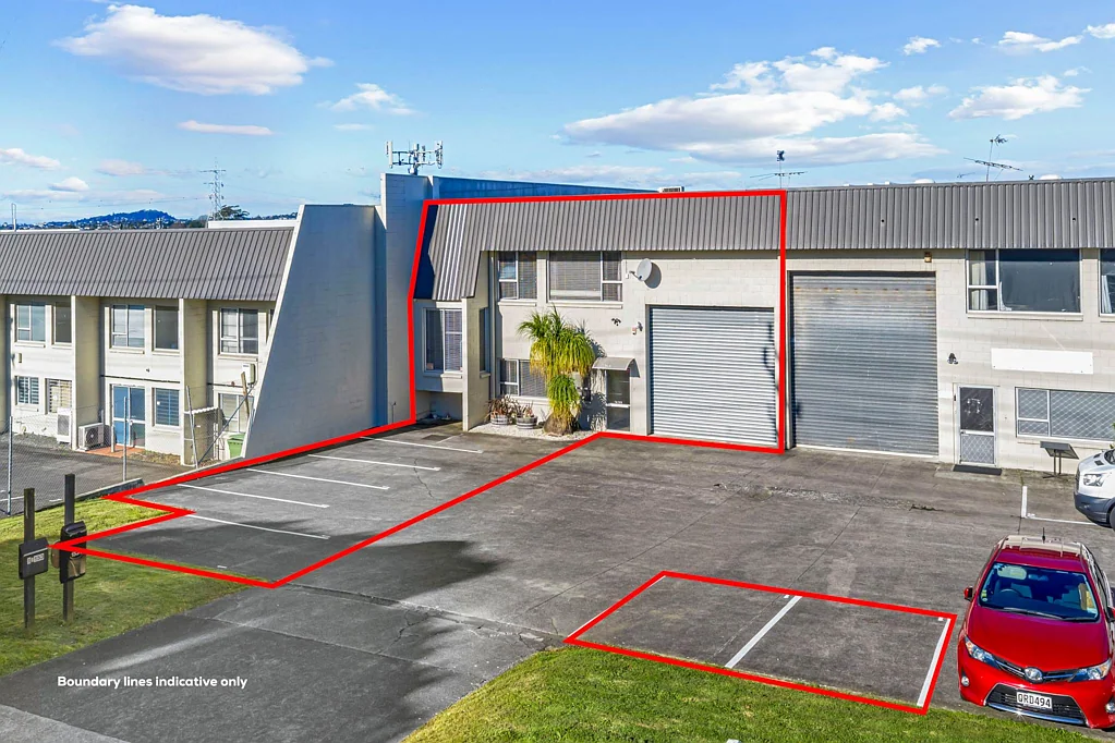 Glendene SUPERIOR WAREHOUSE AND LIVE-IN ACCOMMODATION
