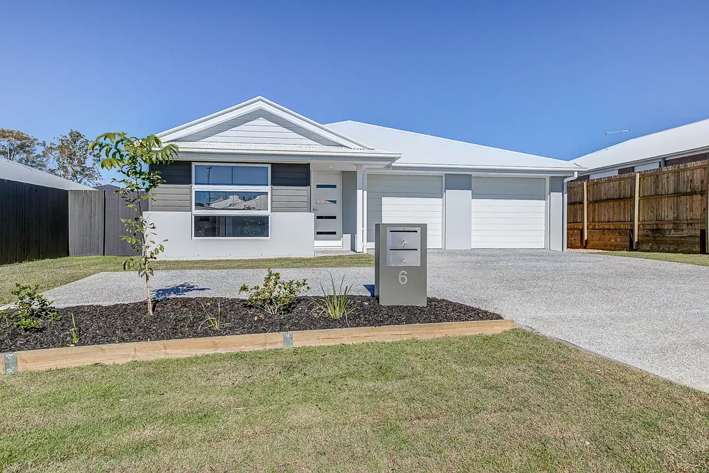 Brand new 2 bedroom duplex in the Botanica Estate