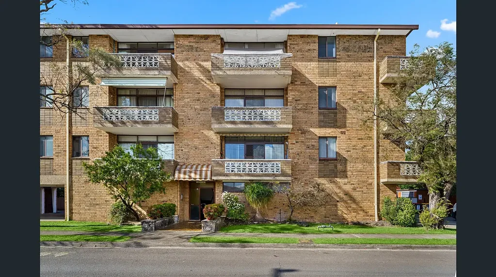 Renovated Apartment in Beachside Location!!!
