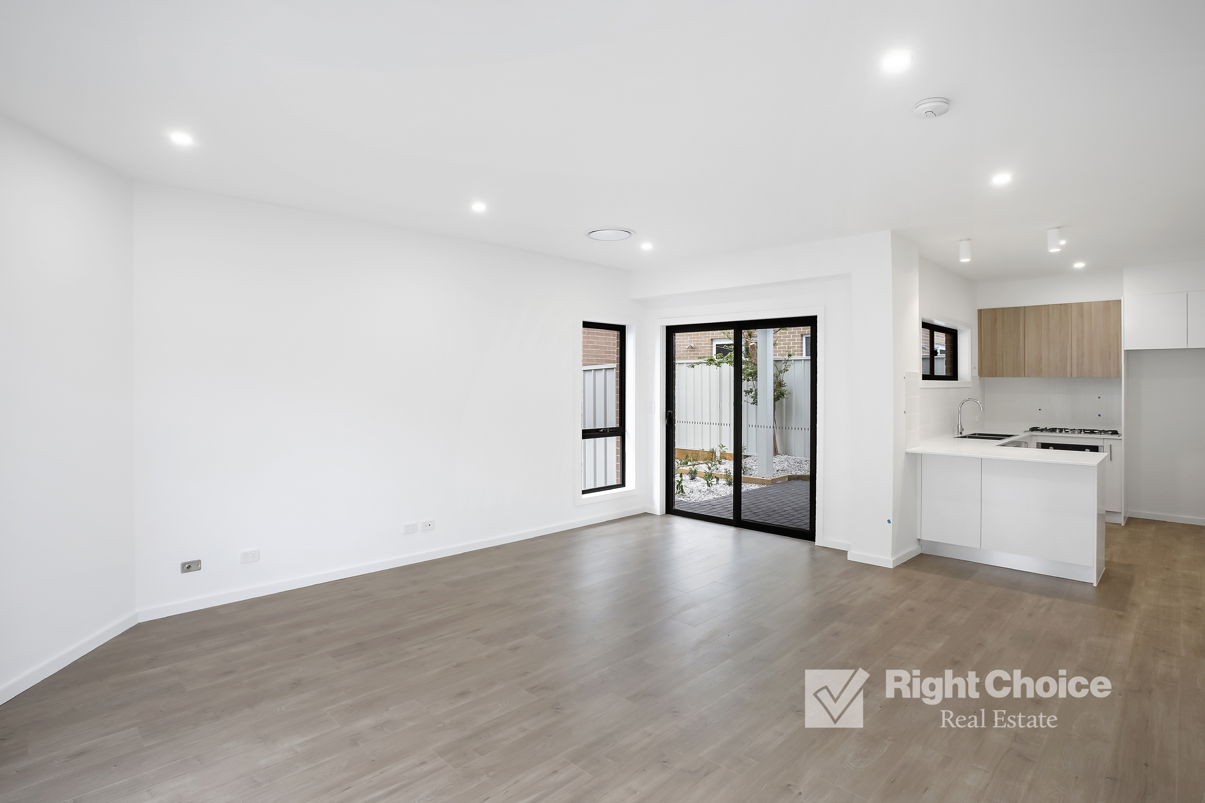 UNIT 2 76 GRIFFITHS ST, OAK FLATS NSW 2529, 0部屋, 0バスルーム, Townhouse