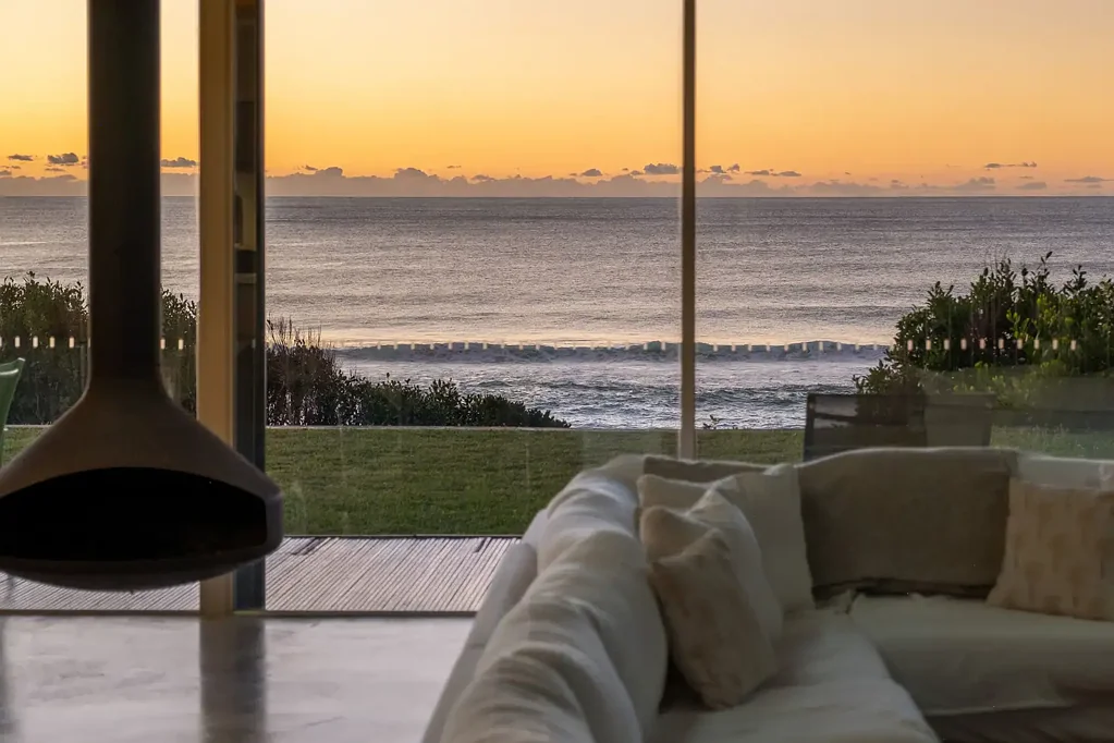 Blueys Beach 4房  Absolute Beachfront Masterpiece