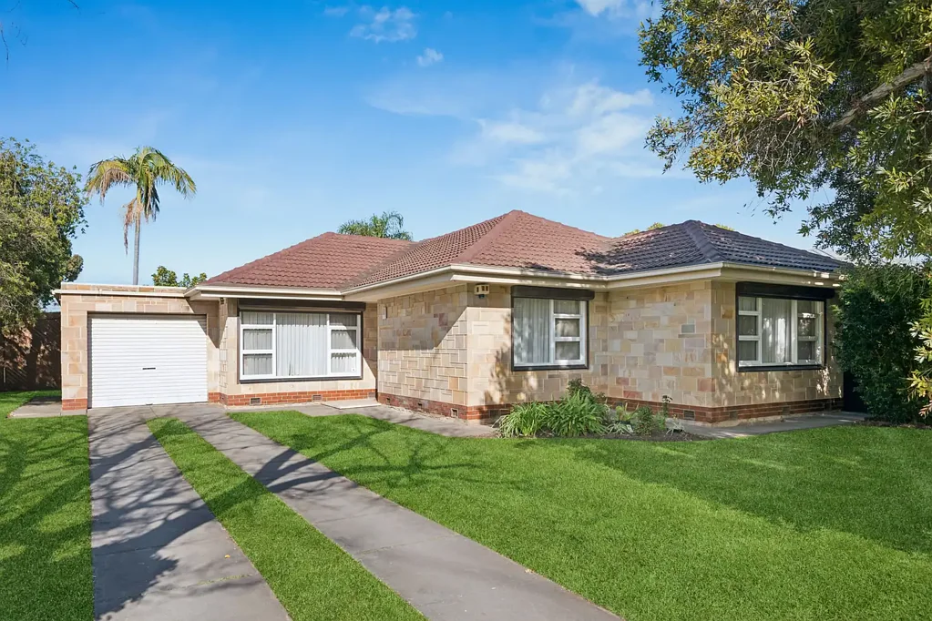 South Plympton 3房  Beautiful Solid Brick Home on Large 757sqm Corner Allotment ~ Massive Potential in Prime Location!