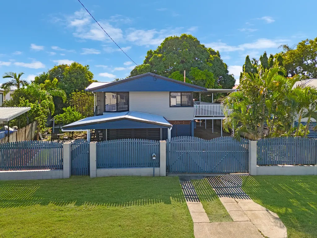 Cranbrook 3બેડરૂમ Shed : Enormous Deck: New Kitchen / Bathroom : Carport and so much more !