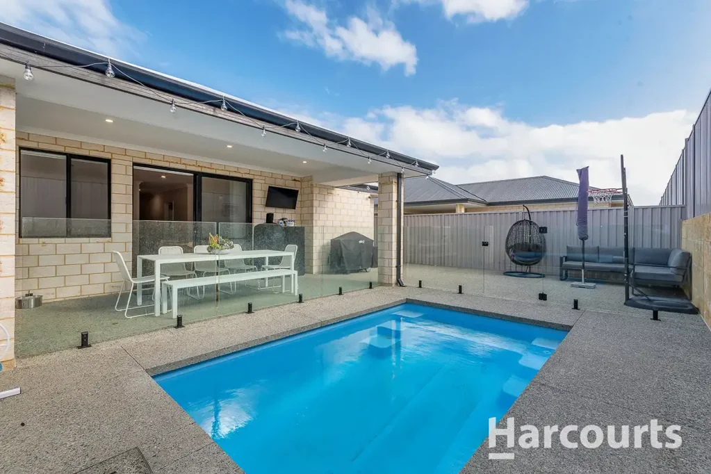 Sinagra 4chambre Move In and Enjoy the Poolside Lifestyle!