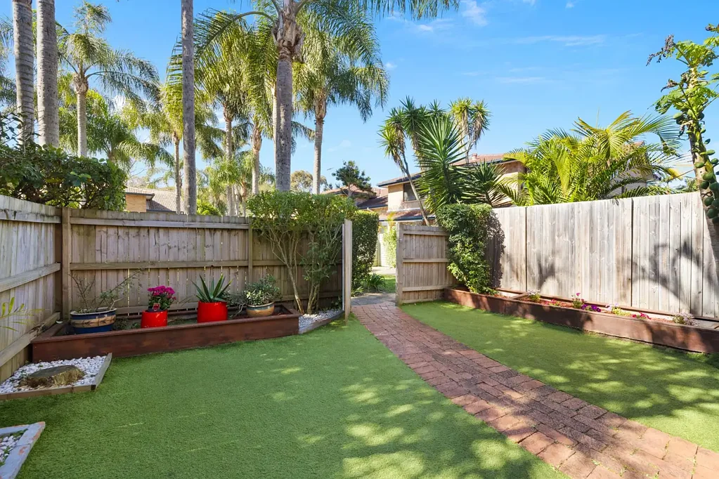 Warriewood 3कमरा Sunny North East Townhome - Private Backyard + Peaceful Setting