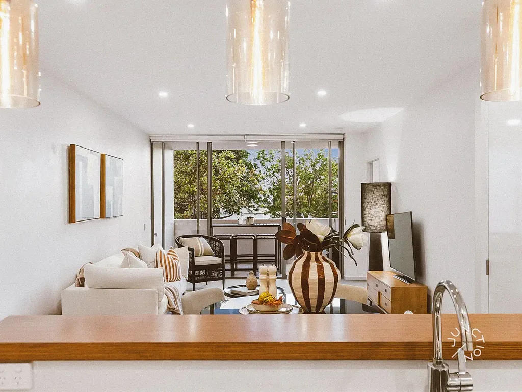 Spring Hill 2ਬੈੱਡਰੂਮ AUCTION ON SITE - Large 102SQM Apartment in Spring Hill - Vacant Possession Available