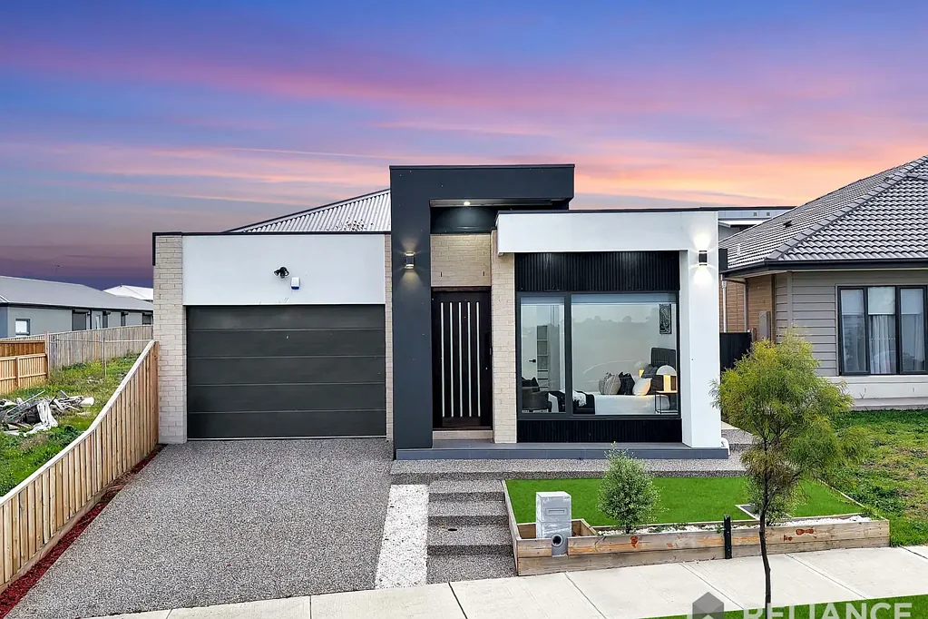 Sunbury 4部屋 Elevated Perspective, Uncompromising Detail
126 Campestre Drive, Sunbury