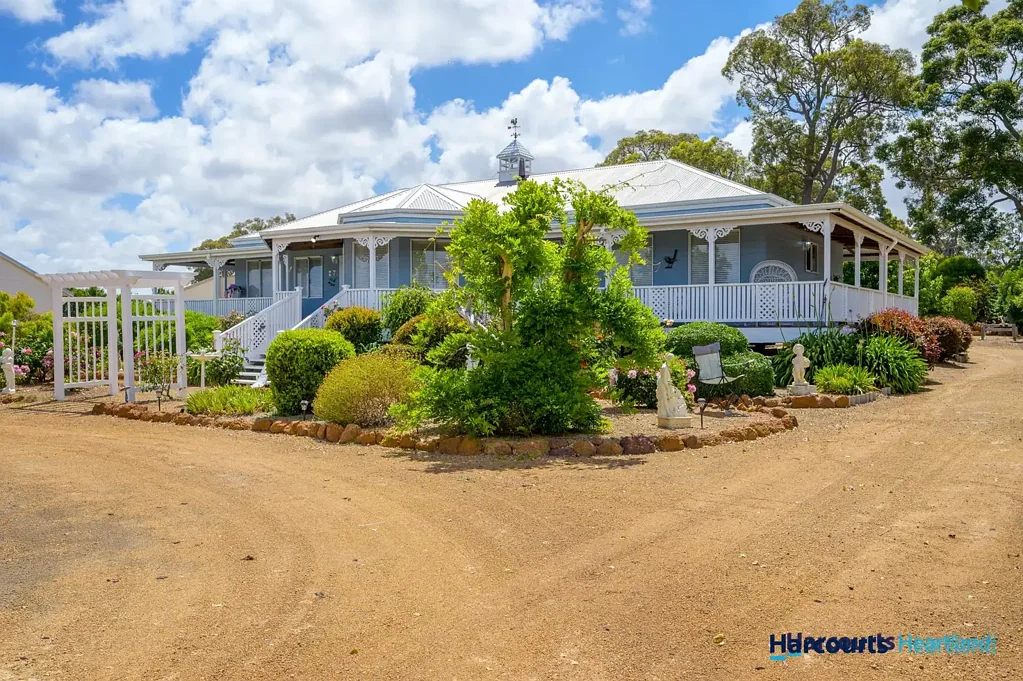 Bridgetown 5ਬੈੱਡਰੂਮ What a Find - Beautiful Queenslander home on lifestyle block in Bridgetown.