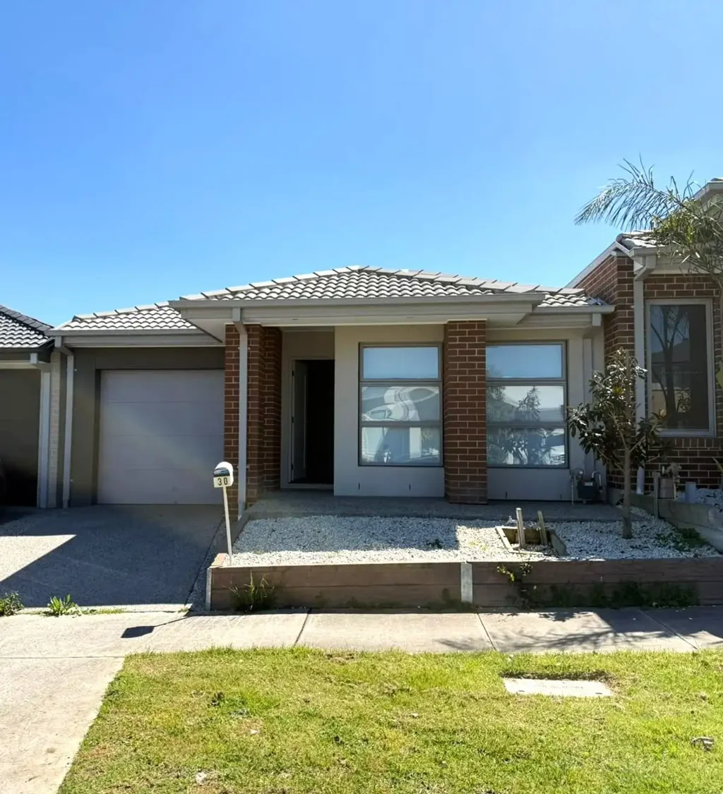 Modern Living in the Heart of Minta, Berwick!!