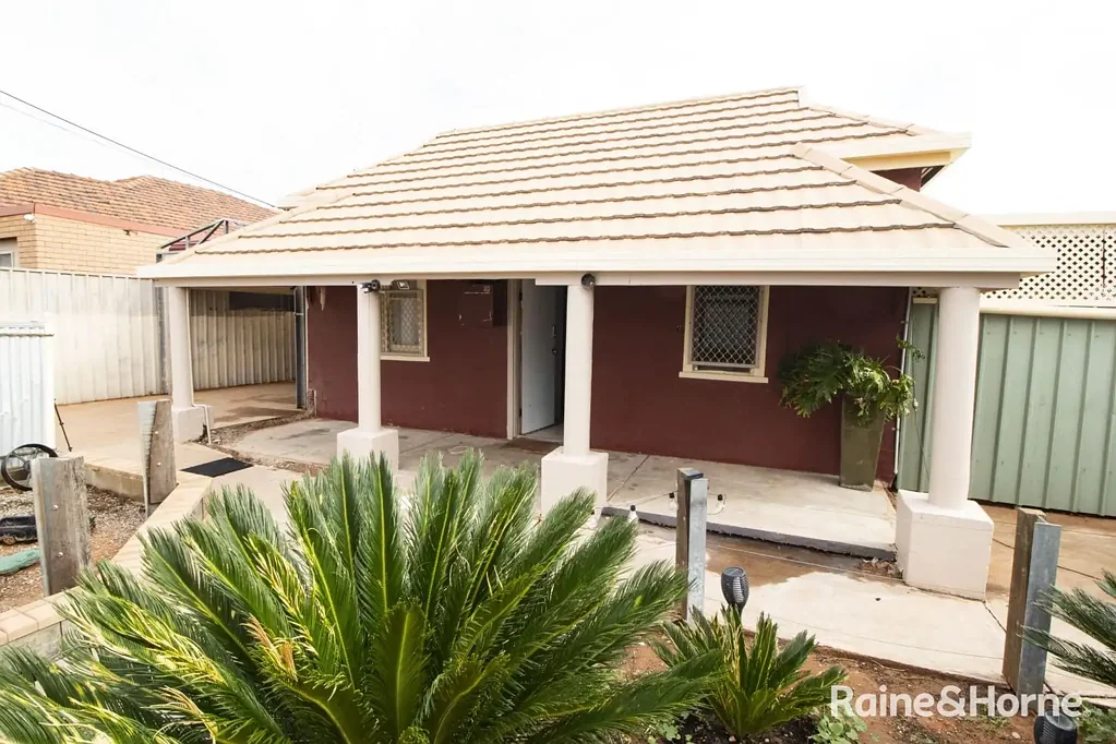 Port Augusta West 2ห้องนอน Rental and Sub Division Potential!