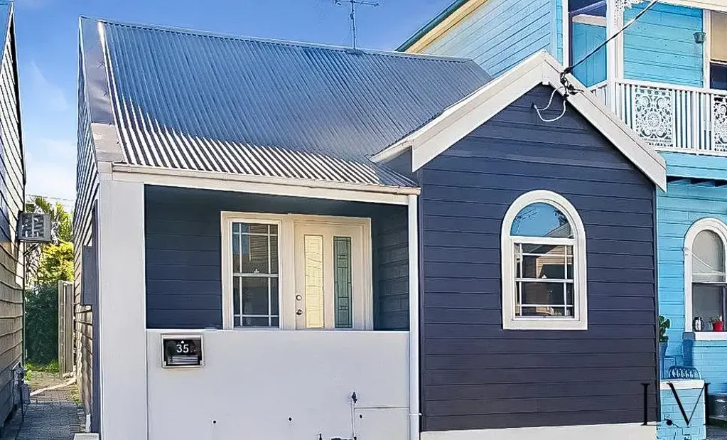 Cottage Living in a Convenient Location