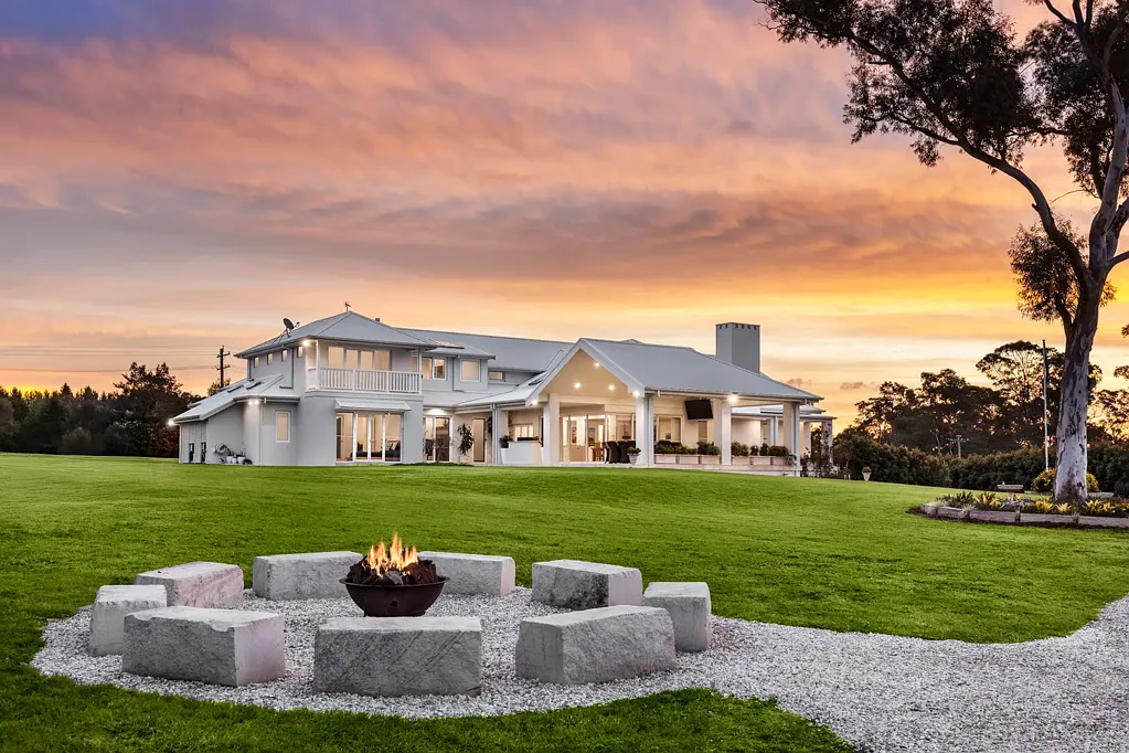 Kenthurst 7 Bedroom Bold and Breathtaking Family Acreage