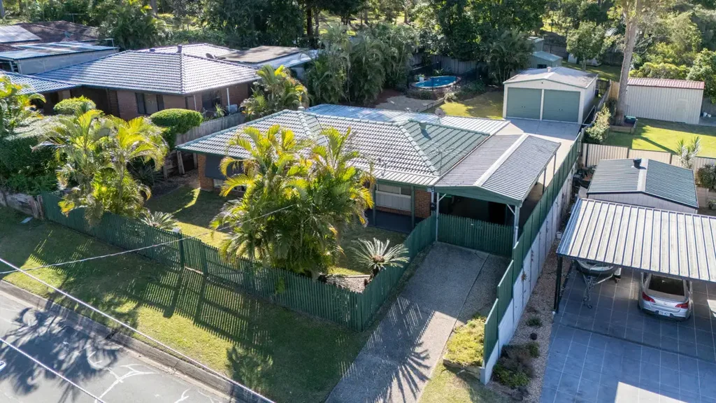 Petrie 3 Bedroom Big Block, Breezy Living & Bonus Features – Your Petrie Escape Awaits!