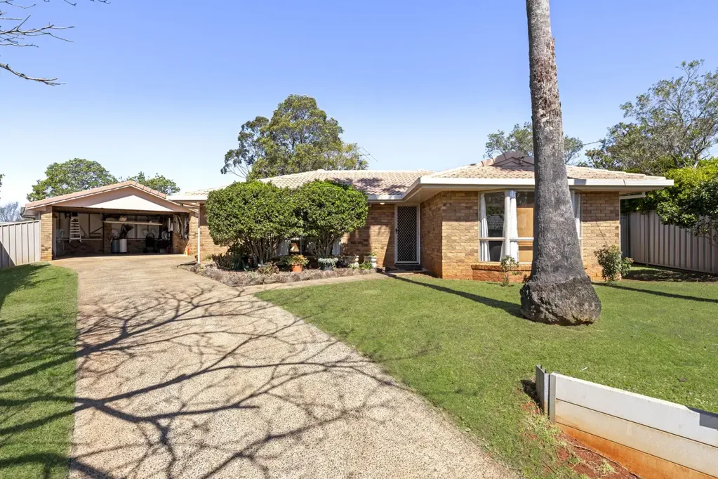 Wilsonton Heights 4房 清新、明亮且装修精美 Fresh, Bright & Beautifully Updated