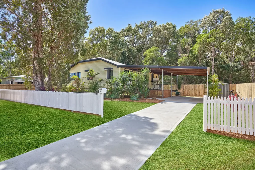 9 Devlex Court, Machans Beach, QLD 4878