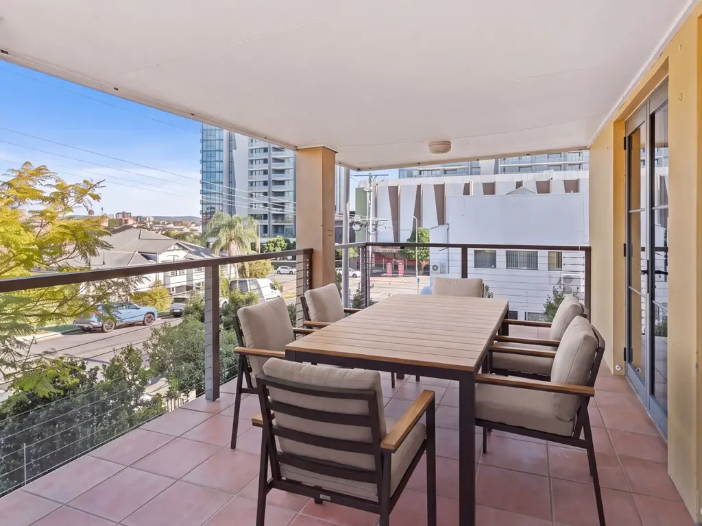 Coorparoo 2Zimmer Elevated Boutique Living in the Heart of Coorparoo