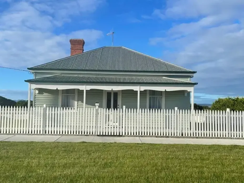 Furnished 3-Bed Coastal Home for Lease