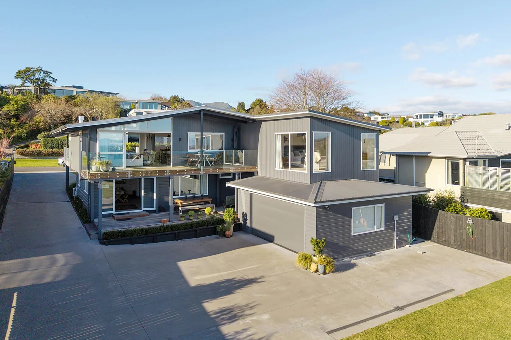 Hilltop 4房  Exceptional design, prestigious address