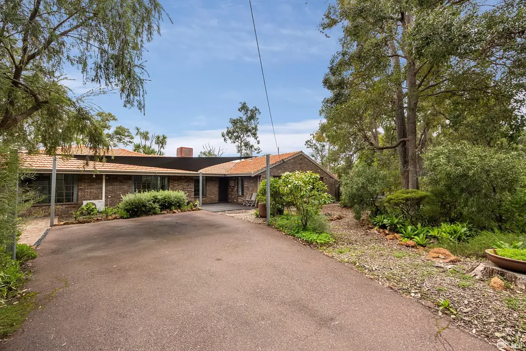 1 Garland Road, Roleystone, WA 6111