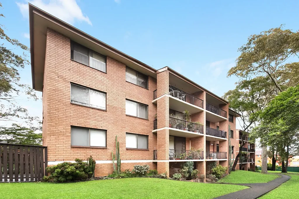 Lakemba 2બેડરૂમ Quiet & convenient two bedroom apartment with scope to renovate & increase value - Excellent investment opportunity