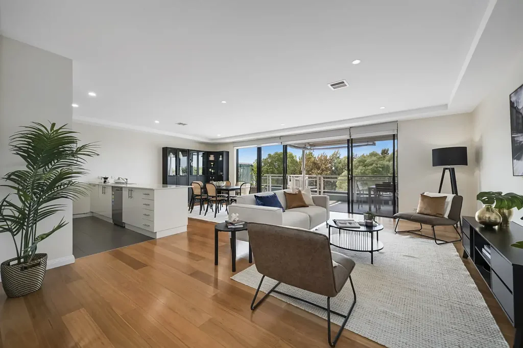 Kingston 3房  Top floor overlooking Norgrove Park
