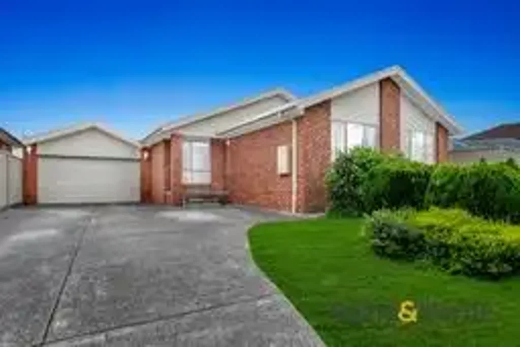 Meadow Heights 3غرفة نوم Private Sale - 28 Cassinia Crescent, Meadow Heights VIC 3048 $650,000 - $715,000