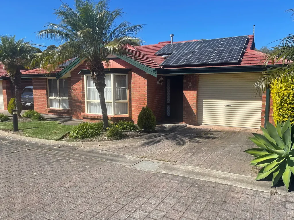 *SIX MONTH TENANCY* PARTIALLY FURNISHED, TWO BEDROOM UNIT IN QUIET LOCATION