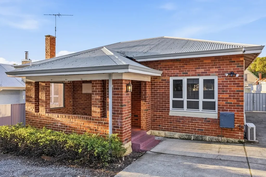 Daglish 4房  Versatile Home with Development Potential (STCA)