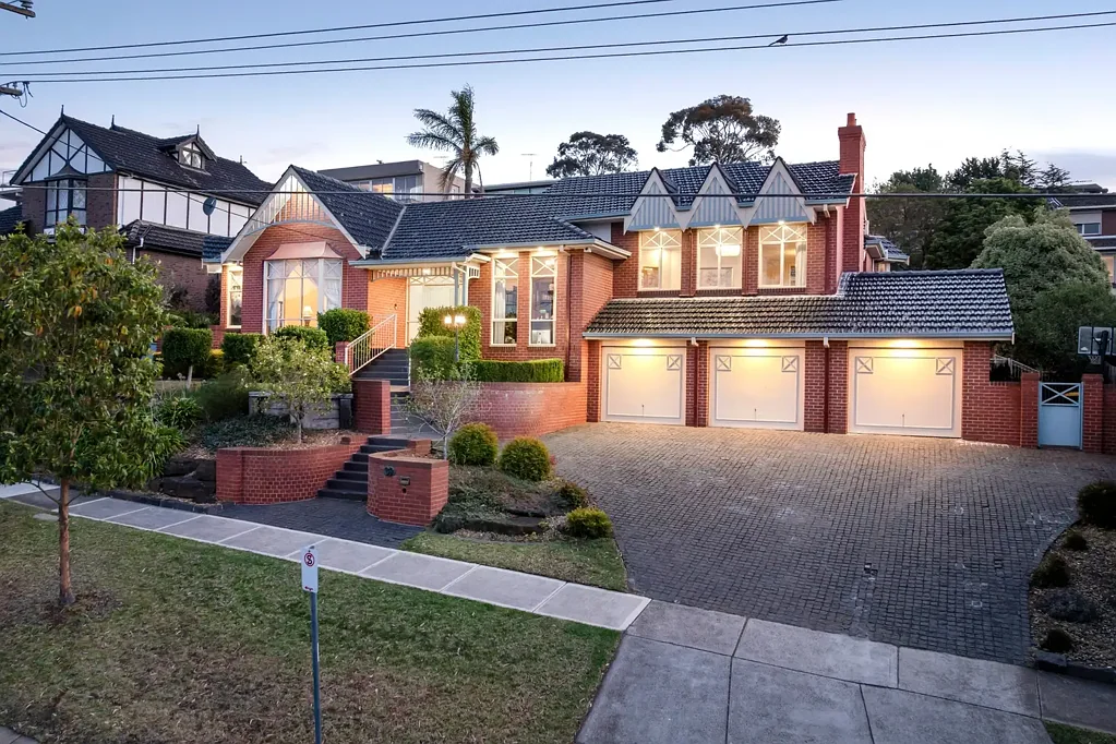 Keilor 4침실 RESORT-STYLE LIVING IN THE HEART OF KEILOR VILLAGE