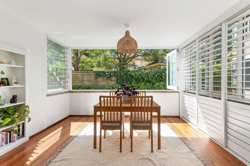 Turramurra 2房 三个独立生活区，一处极其便利的社区地址 Three distinct living zones, one exceptionally convenient village address