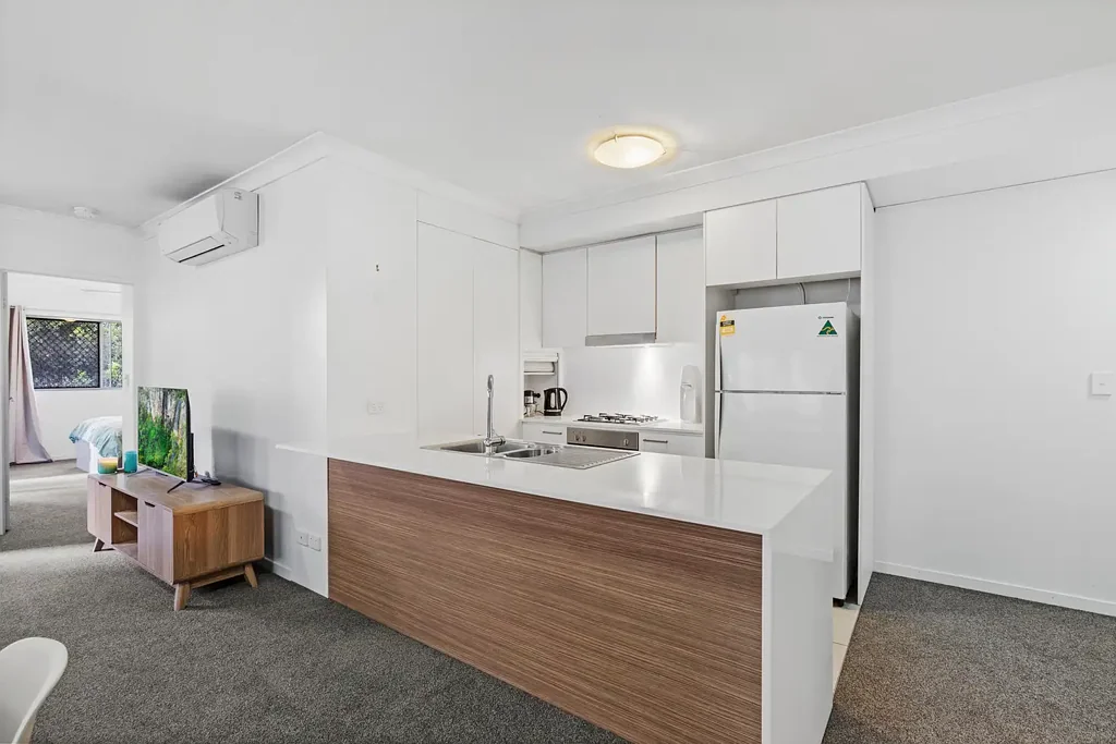 Modern Two Bedroom Apartment in Prime Windsor Location!