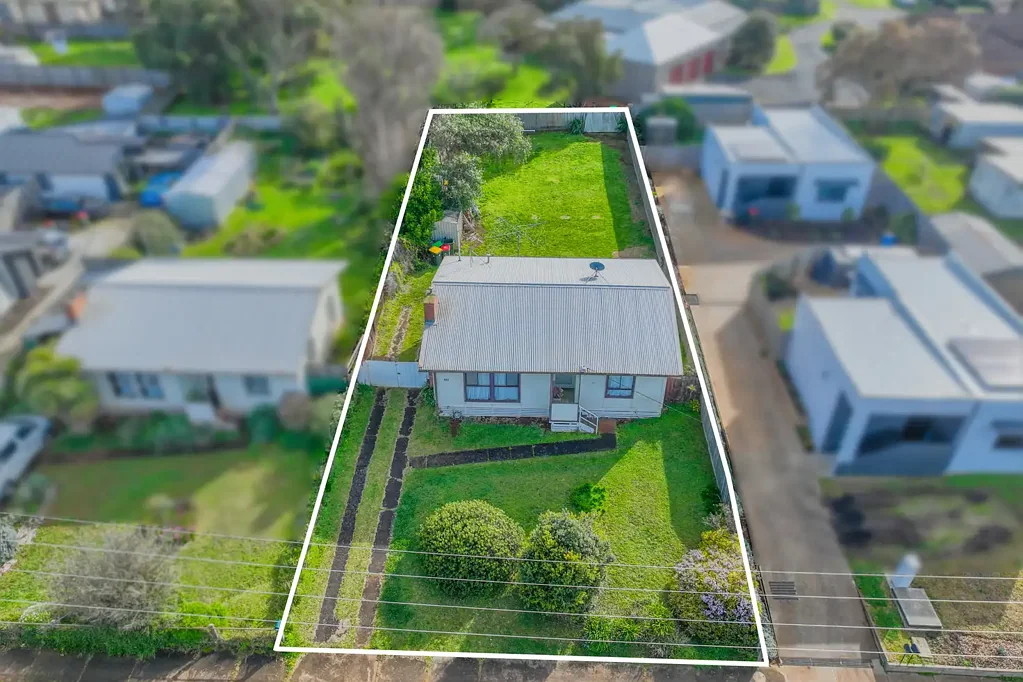 Warrnambool 2कमरा Entry level stand alone home on big block