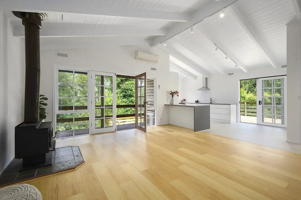Warburton 3ห้องนอน A BEAUTIFULLY RENOVATED LOG CABIN RETREAT