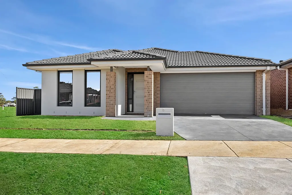 Spacious & Modern 4-Bedroom Home in Prime Lucas Location