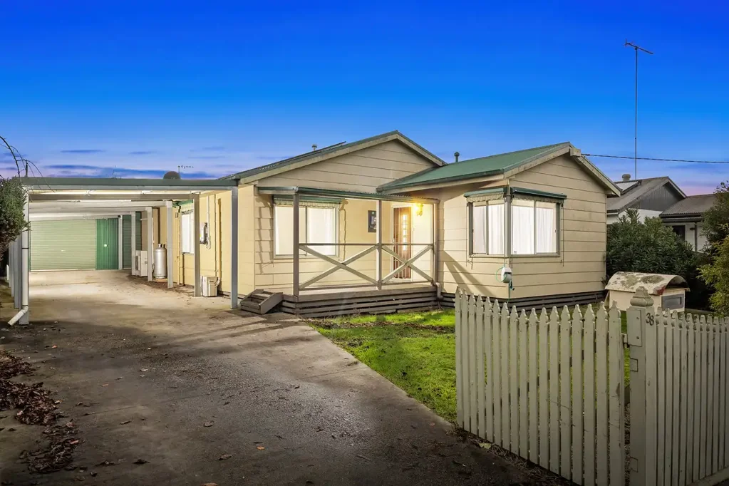 Yallourn North 2Moenga The Ultimate Shed, A Comfortable Home & Endless Possibilities